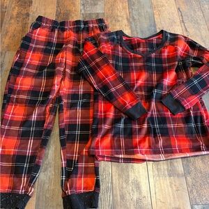 Women’s cuddl duds black and red plaid pajamas size small
